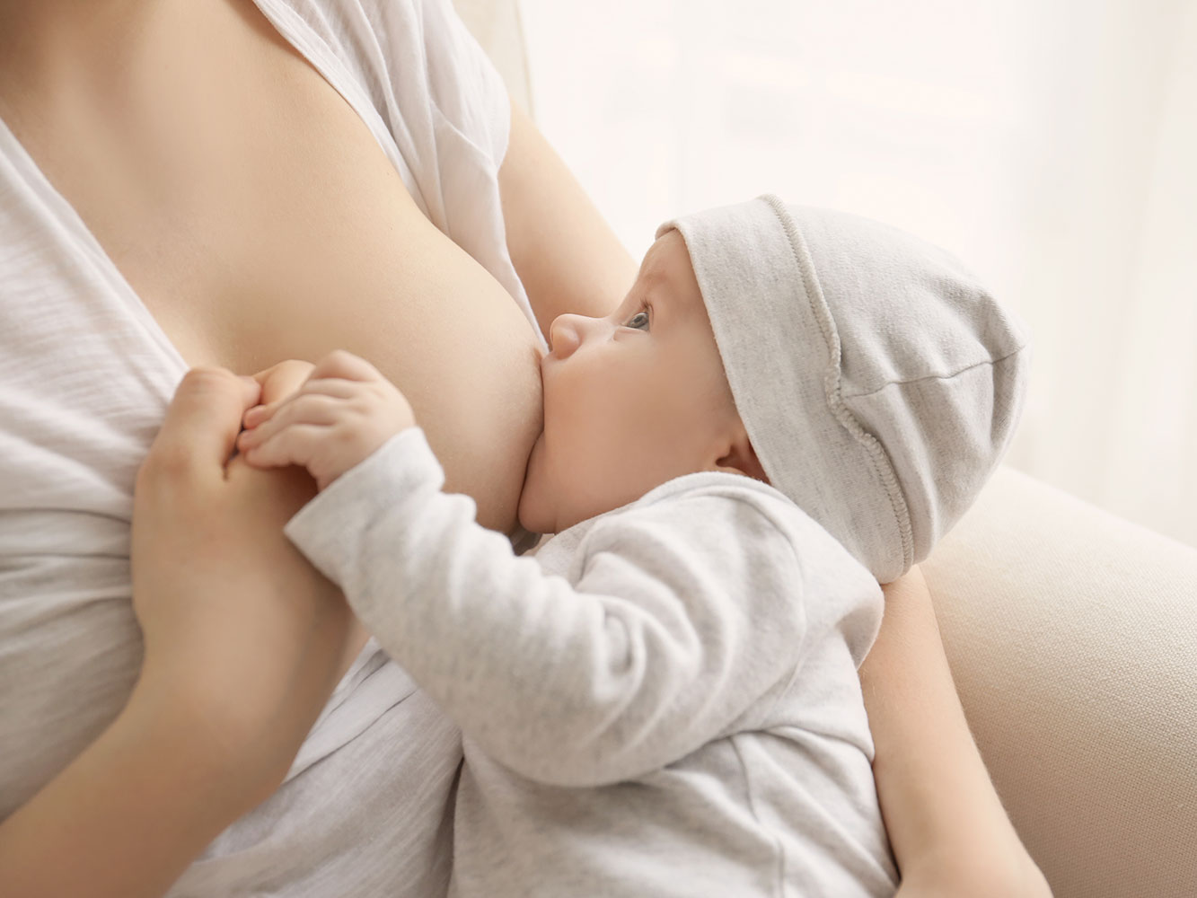 breastmilk-jewelry-anna-breastfeeding