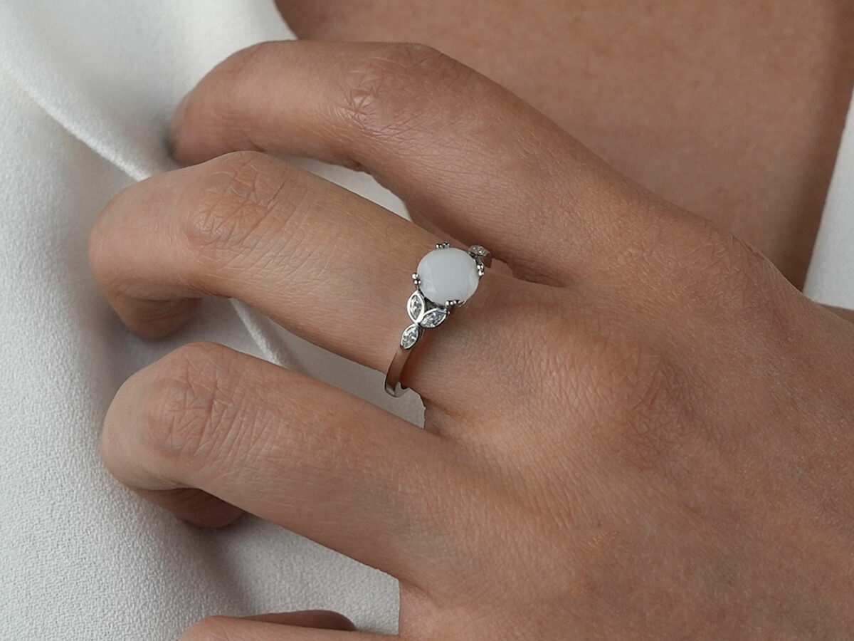 Milky diamond ring hotsell