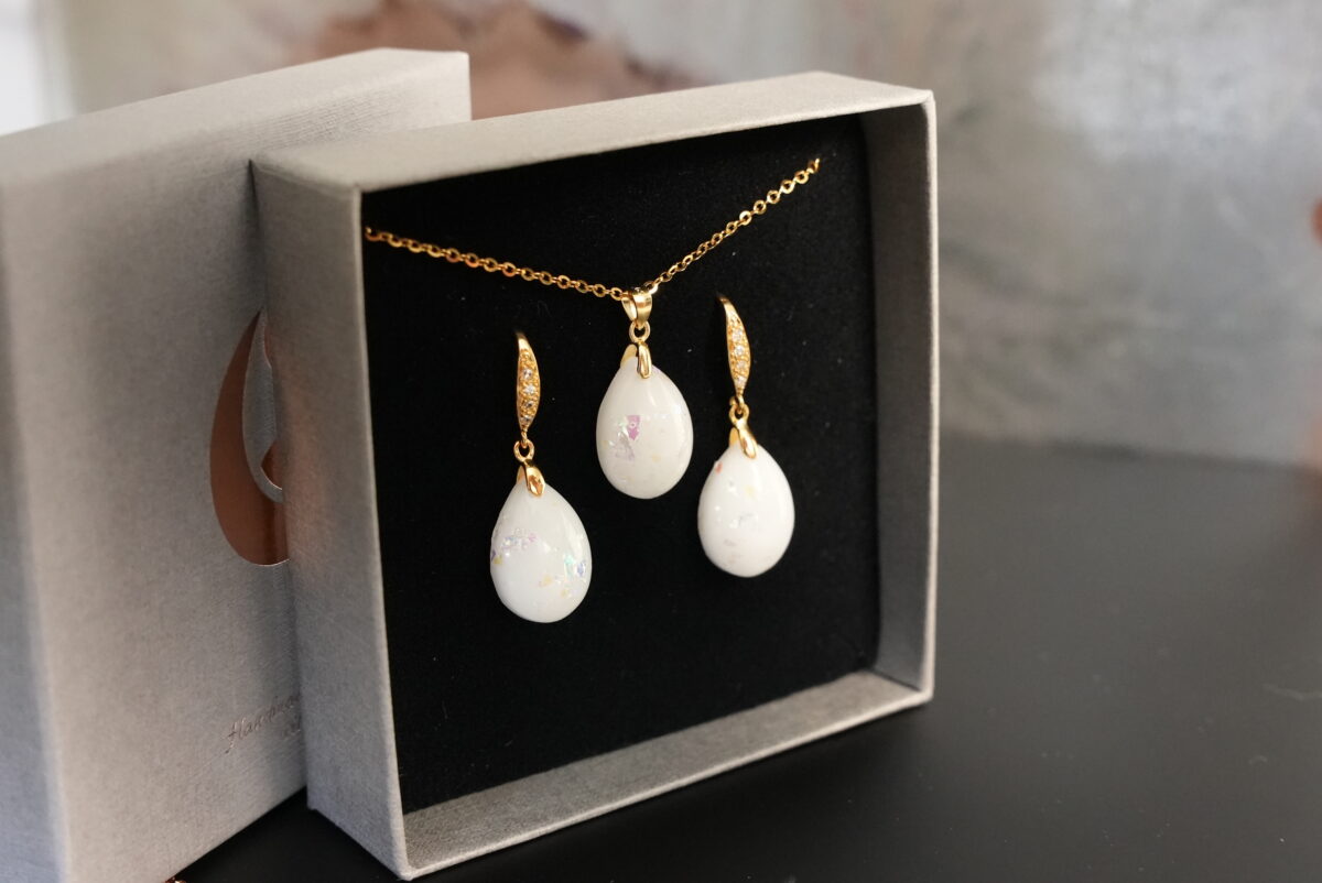 breastmilk jewelry set teardrops earrings and necklace with opal effect flakes from KeepsakeMom boxed