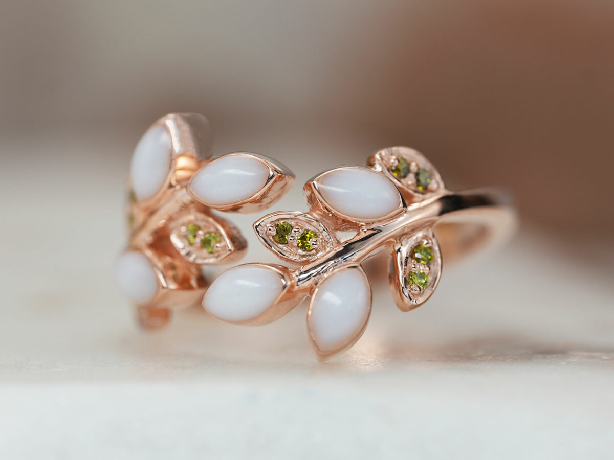 breastmilk jewelry ring mother's embrace leaves August peridot crystals KeepsakeMom rose gold