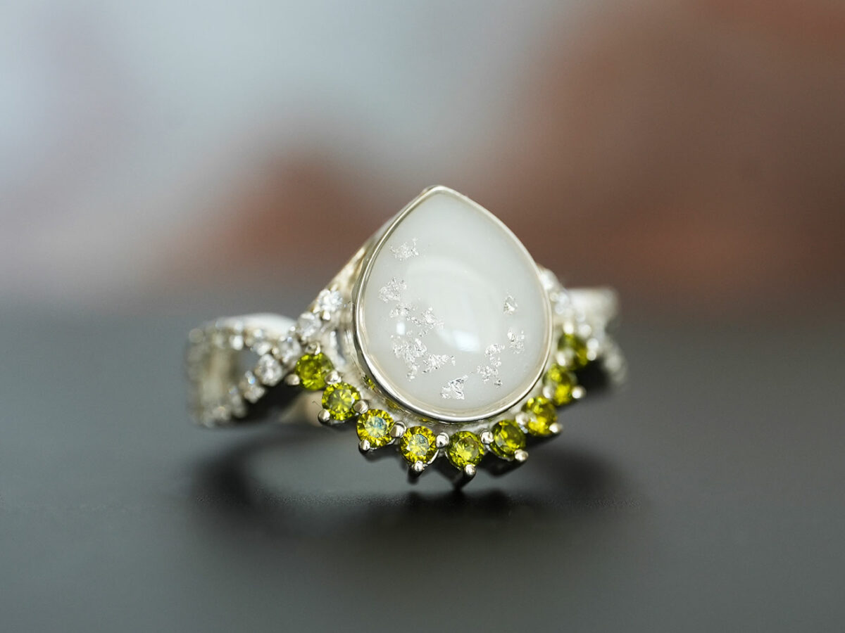 breastmilk jewelry ring crystals teardrop birth month color crystals teardrop from KeepsakeMom sterling silver white gold peridot crystals