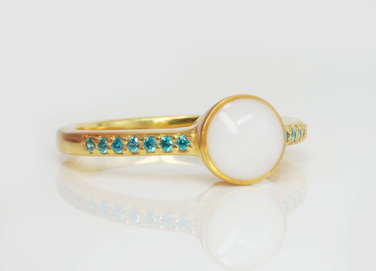 breastmilk ring in yellow gold with round breastmilk stone and side crystals blue from keepsakemom