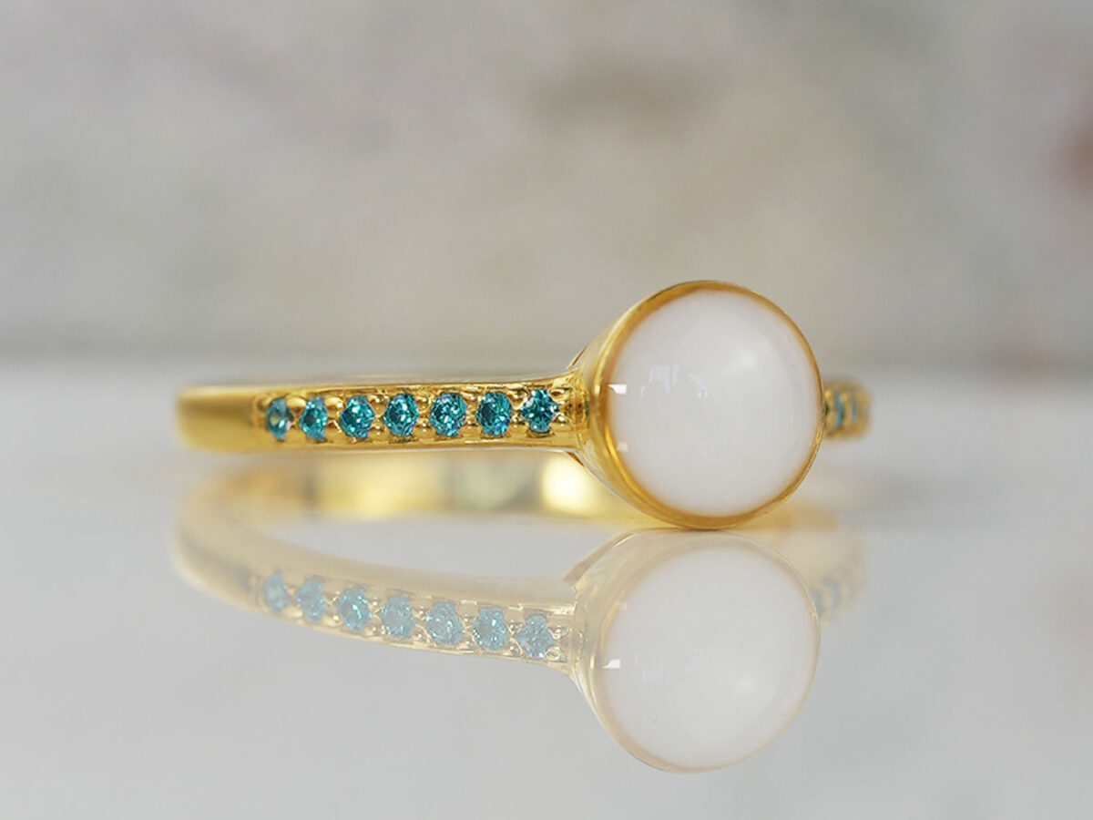 breastmilk ring in yellow gold with round breastmilk stone and side crystals blue from keepsakemom
