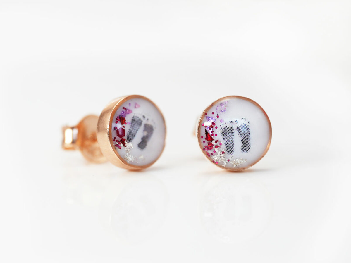 breastmilk round studded earrings from KeepsakeMom in rose gold with feet prints and shimmers