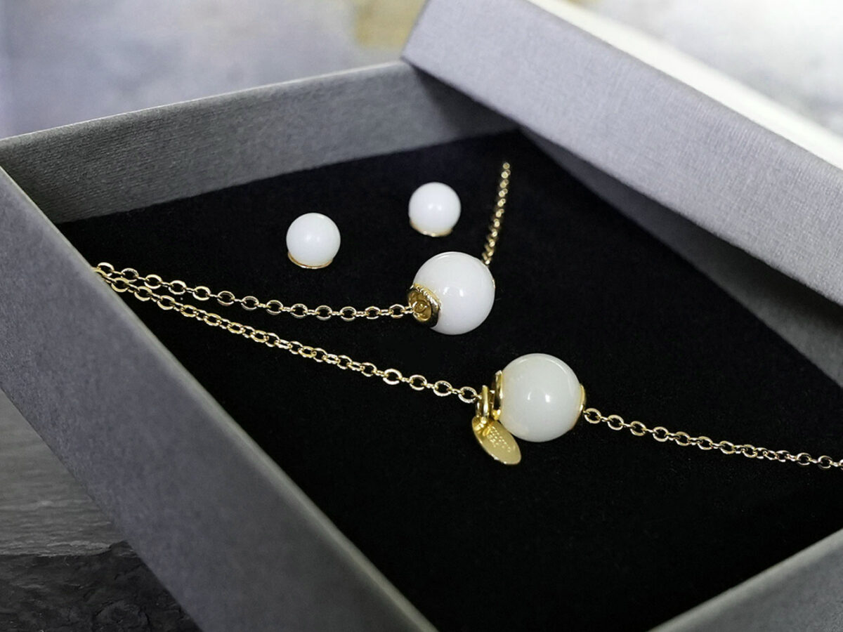 breastmilk-pearl-set-yellow-gold-keepsakemom-box