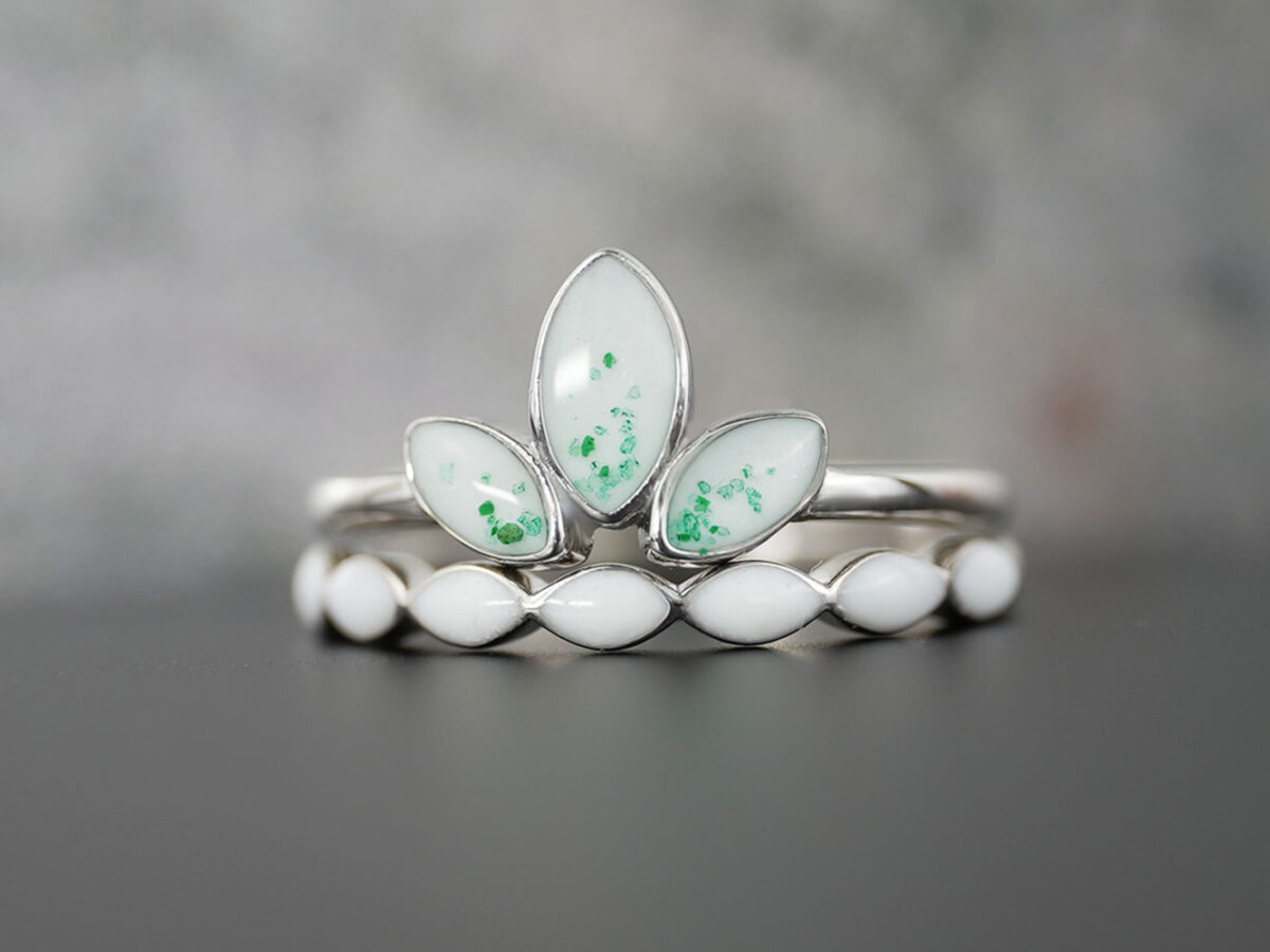 breastmilk-ring-set-green-gem-cushed-stones-keepsakemom