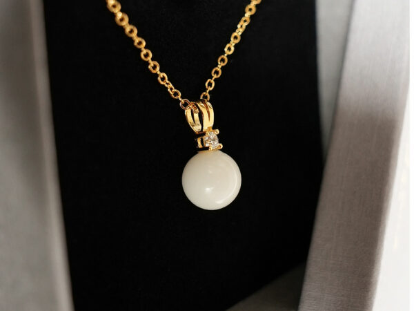 gold-pearl-necklace-milk.