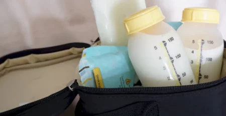Insulated bag with breastmilk