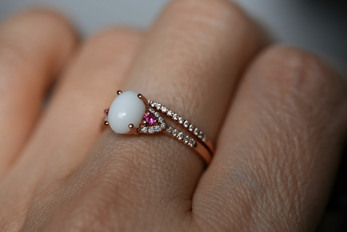 breastmilk jewelry fine ring set with birth month color gems and oval breastmilk stone KeepsakeMom model gold red ruby