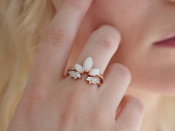 breastmilk jewelry ring leaves drops set of two rings lotus and bloom KeepsakeMom rose gold on a model hand