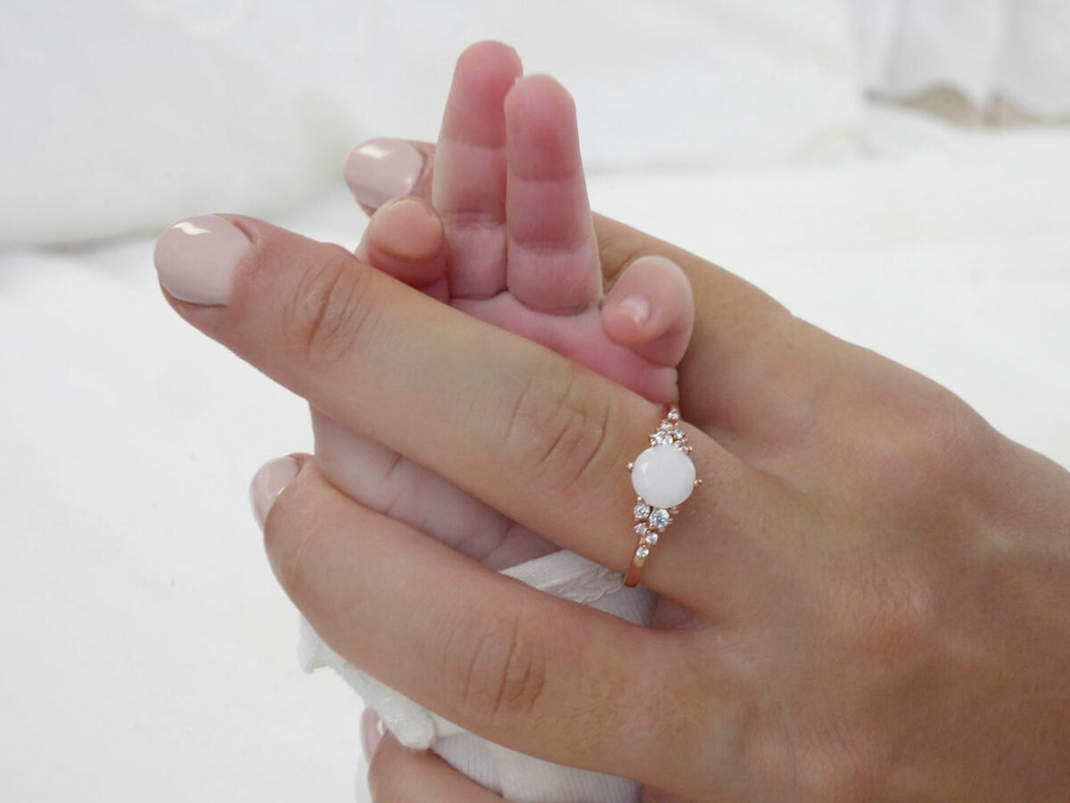 breastmilk-jewelry-keepsakemom-ring-model