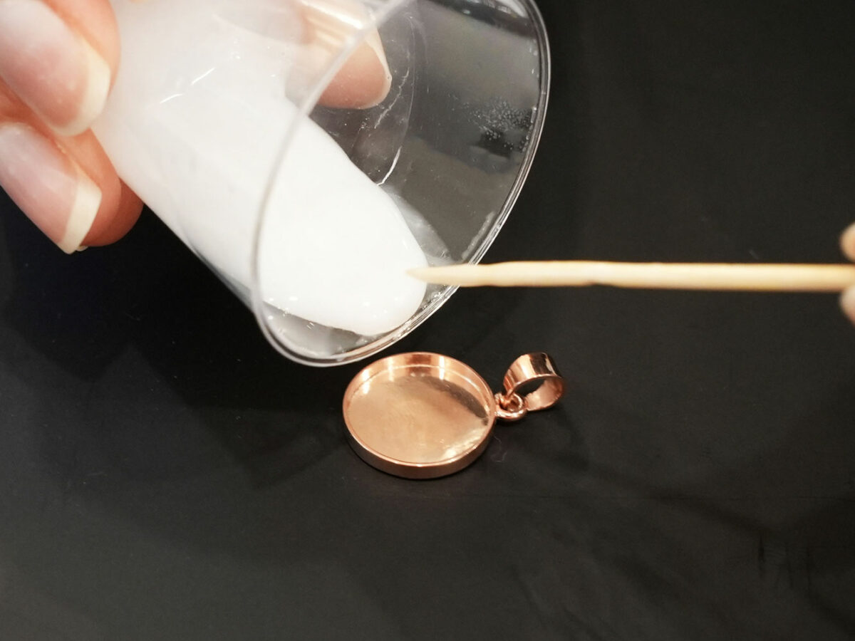 DIY Breastmilk jewelry kit from KeepsakeMom disc necklace to the moon and back rose gold pour-in