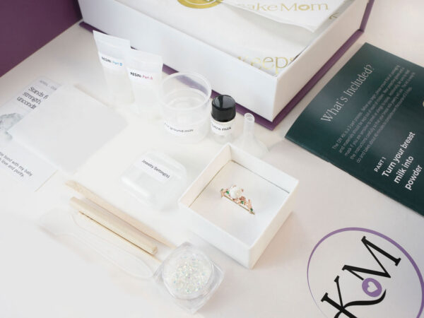 breastmilk-jewelry-DIY-Kit-KeepsakeMom-box-contents