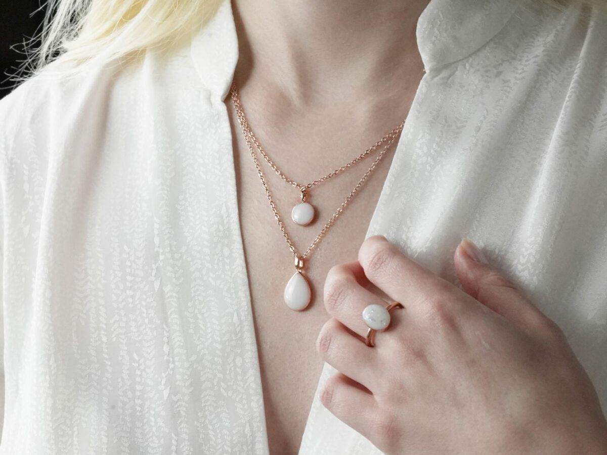 breastmilk jewelry teardrop pear shaped necklace in gold on a blonde model from keepsakemom