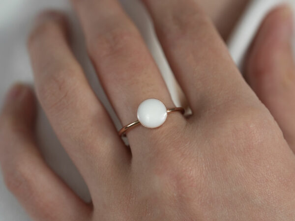 breastmilk jewelry classic simple round ring in rose gold from KeepsakeMom on model hand