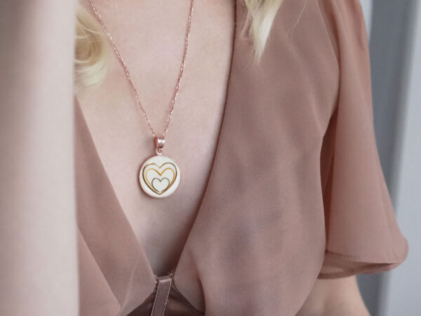 breastmilk-jewelry-necklace-keepsakemom-model-three-hearts-disc-necklace
