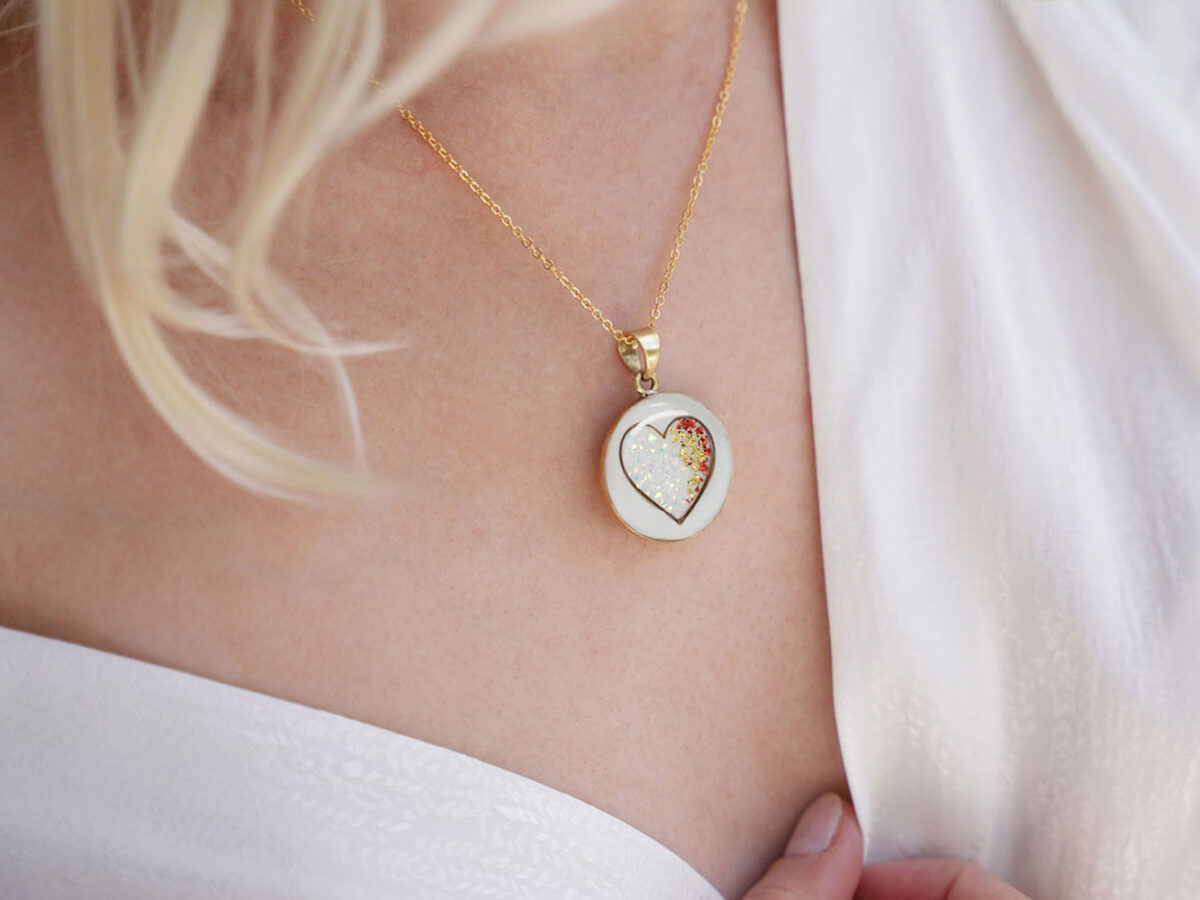 breastmilk-jewelry-necklace-keepsakemom-model-two-heart-red