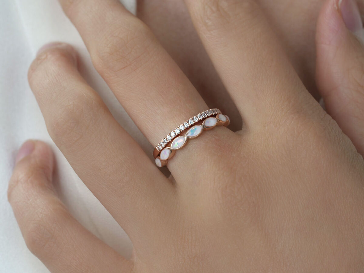 breastmilk-rings-sterling-silver-keepsakemom-model-hand