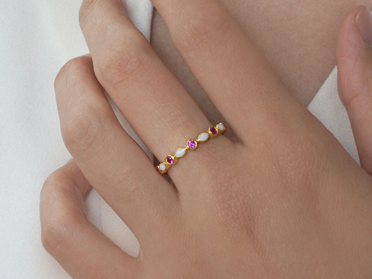 breastmilk-rings-sterling-silver-keepsakemom-model-hand