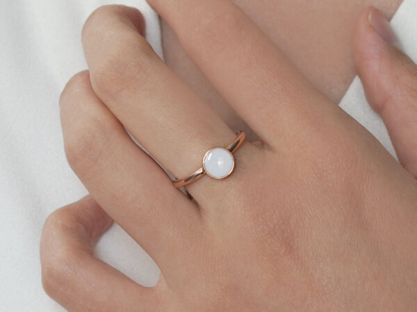 breastmilk-rings-sterling-silver-keepsakemom-model-hand