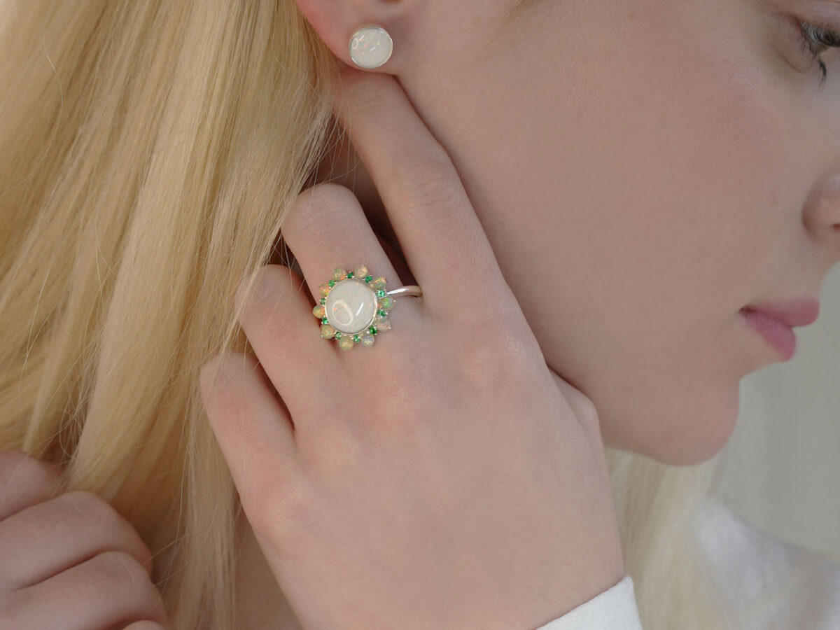breastmilk-jewelry-ring-set-model-blonde-keepsakemom
