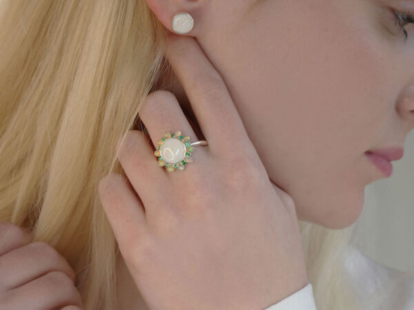 breastmilk-jewelry-ring-set-model-blonde-keepsakemom