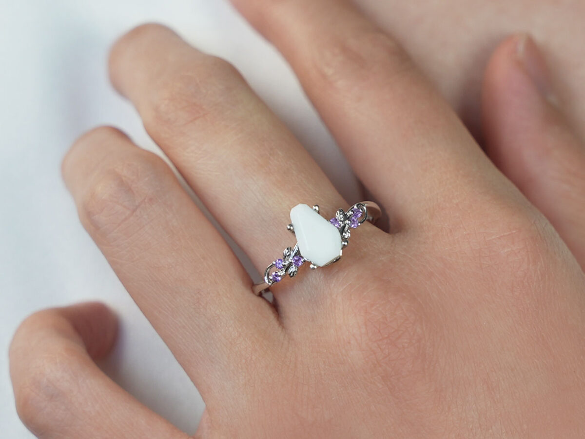 breastmilk-ring-model-hand-keepsakemom-sterling-silver-gold-plated-real-gems