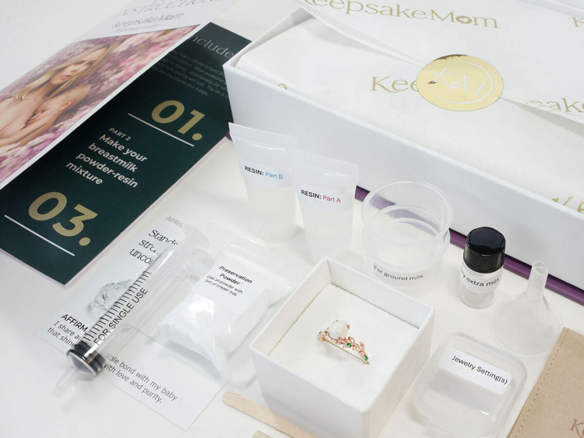 breastmilk jewelry DIY kit from KeepsakeMom contents and items instructions stirring and measuring tools settings resin and storage bottle for breast milk