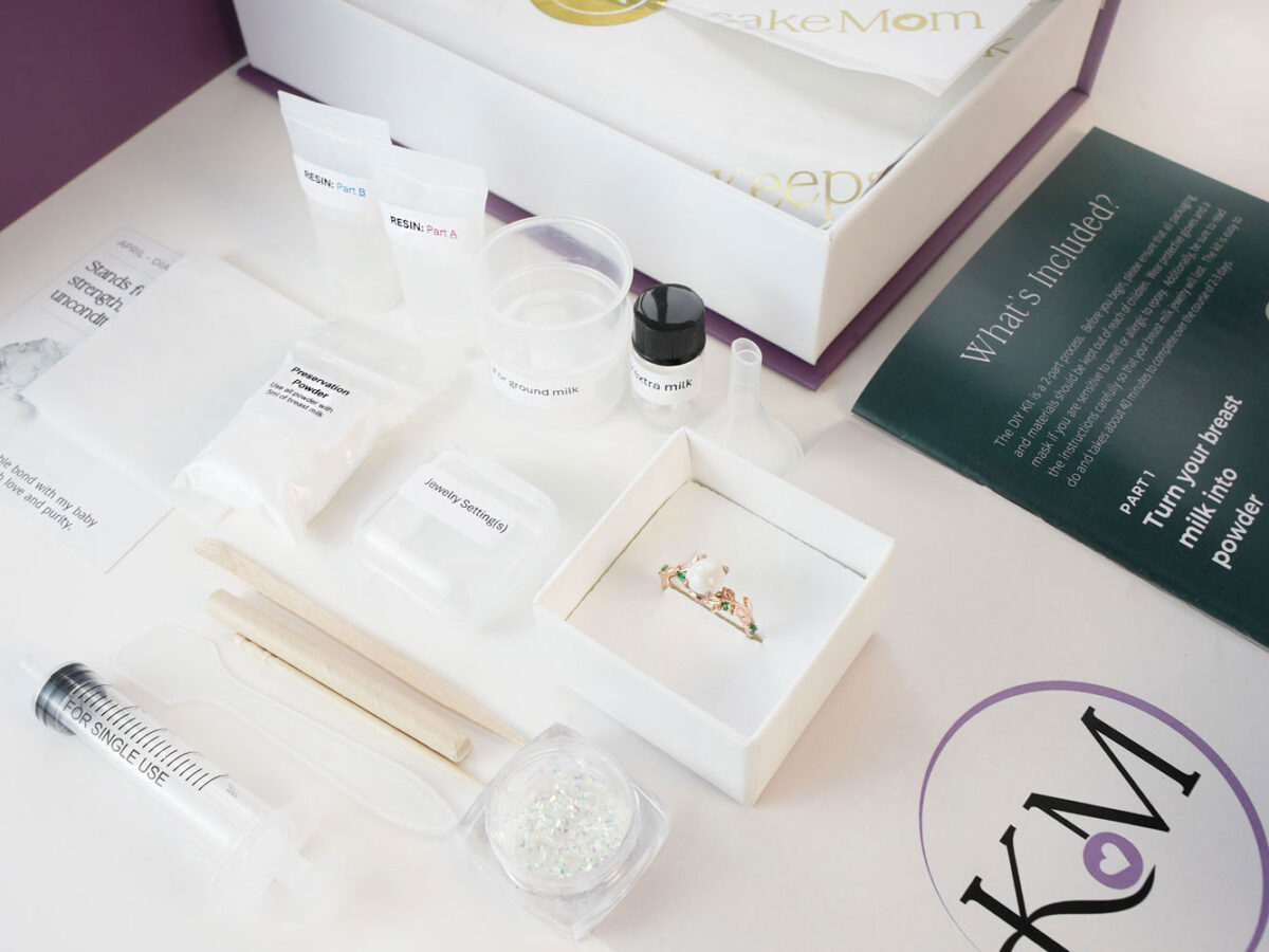 breastmilk jewelry DIY kit from KeepsakeMom contents and items instructions stirring and measuring tools settings resin and storage bottle for breast milk