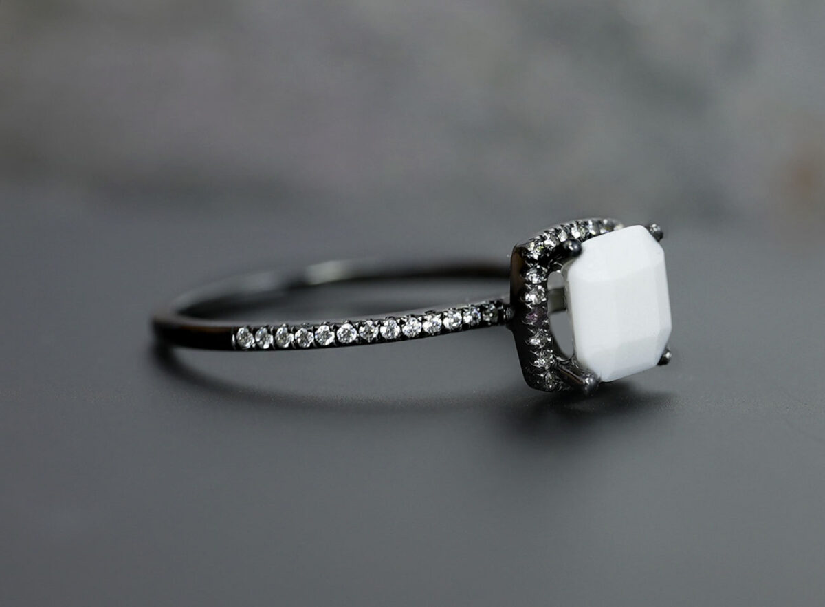 breastmilk-jewelry-rings-oval-sterling-silver-gold-plated-gems-keepsakemom-square-breastmilk-stone