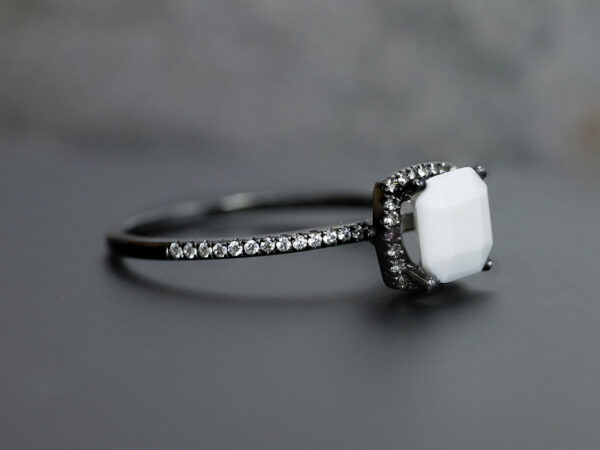 breastmilk-jewelry-rings-oval-sterling-silver-gold-plated-gems-keepsakemom-square-breastmilk-stone